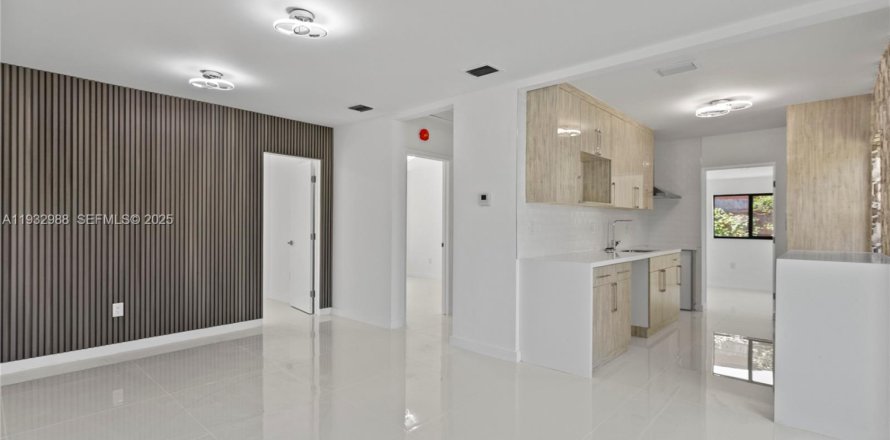 Casa en North Miami Beach, Florida 3 dormitorios, 111.02 m2 № 1991149