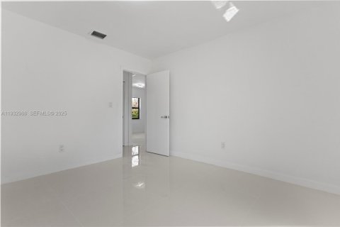 Casa en alquiler en North Miami Beach, Florida, 3 dormitorios, 111.02 m2 № 1991149 - foto 22