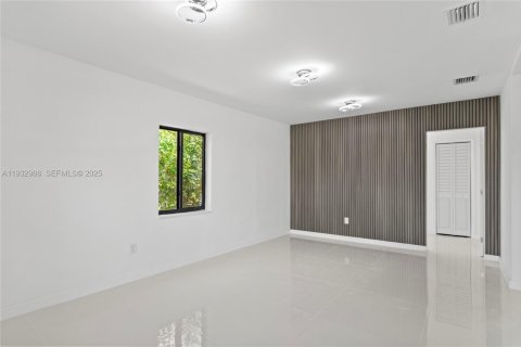 Casa en alquiler en North Miami Beach, Florida, 3 dormitorios, 111.02 m2 № 1991149 - foto 7