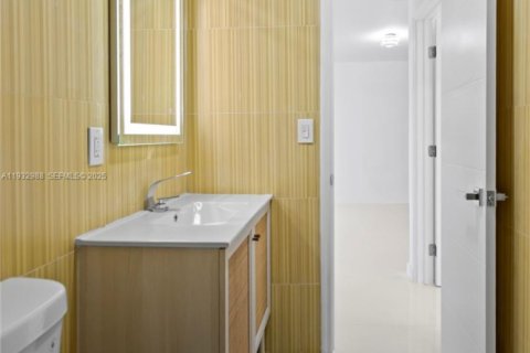 Casa en alquiler en North Miami Beach, Florida, 3 dormitorios, 111.02 m2 № 1991149 - foto 30