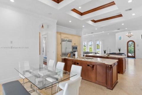 House in Hollywood, Florida 5 bedrooms, 187.66 sq.m. № 2018908 - photo 11