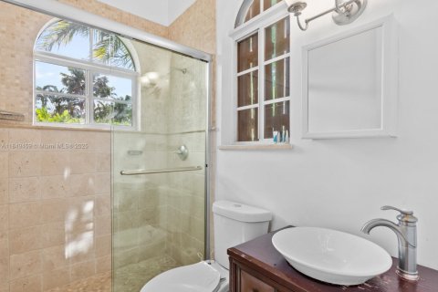 House in Hollywood, Florida 5 bedrooms, 187.66 sq.m. № 2018908 - photo 29