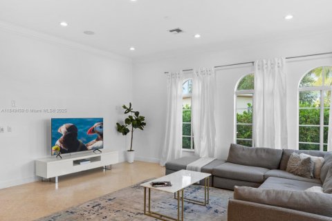 House in Hollywood, Florida 5 bedrooms, 187.66 sq.m. № 2018908 - photo 9