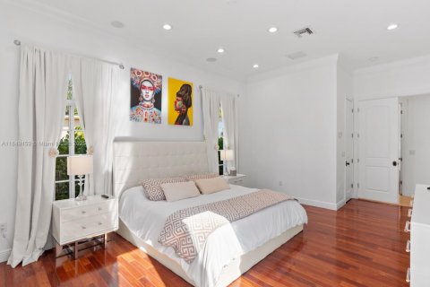 House in Hollywood, Florida 5 bedrooms, 187.66 sq.m. № 2018908 - photo 20