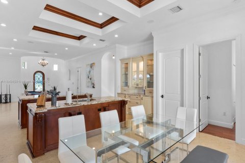 House in Hollywood, Florida 5 bedrooms, 187.66 sq.m. № 2018908 - photo 12