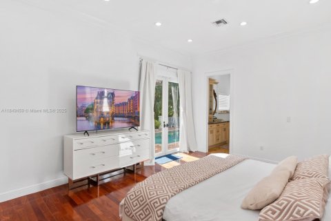 House in Hollywood, Florida 5 bedrooms, 187.66 sq.m. № 2018908 - photo 21