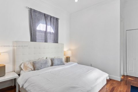 House in Hollywood, Florida 5 bedrooms, 187.66 sq.m. № 2018908 - photo 25