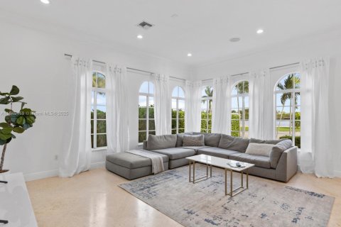 House in Hollywood, Florida 5 bedrooms, 187.66 sq.m. № 2018908 - photo 8