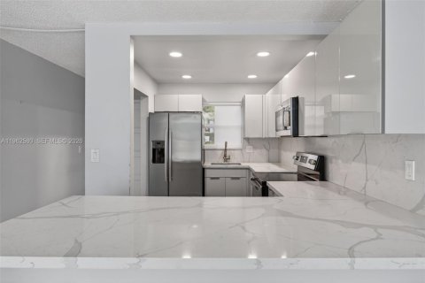 Купить кондоминиум в Майами, Флорида 2 спальни, 87.79м2, № 2023786 - фото 11