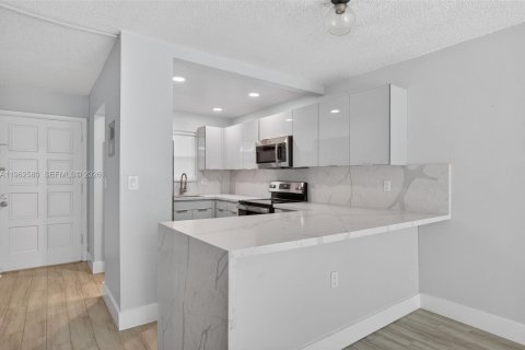 Купить кондоминиум в Майами, Флорида 2 спальни, 87.79м2, № 2023786 - фото 10