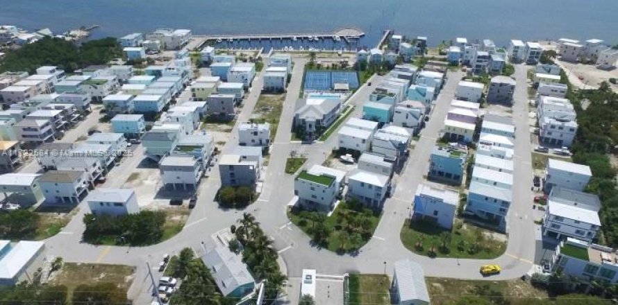 Land in Key Largo, Florida № 1882150