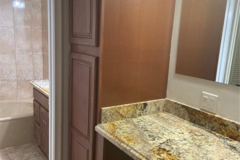 Copropriété à louer à Hallandale Beach, Floride: 2 chambres, 117.06 m2 № 1928477 - photo 3