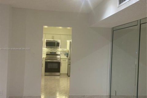Copropriété à louer à Hallandale Beach, Floride: 2 chambres, 117.06 m2 № 1928477 - photo 2
