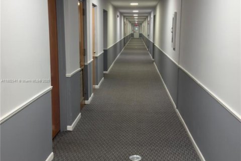 Copropriété à louer à Hallandale Beach, Floride: 2 chambres, 117.06 m2 № 1928477 - photo 8