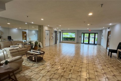Copropriété à louer à Hallandale Beach, Floride: 2 chambres, 117.06 m2 № 1928477 - photo 9