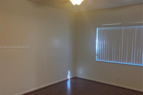 Copropriété à louer à Hallandale Beach, Floride: 2 chambres, 117.06 m2 № 1928477 - photo 5