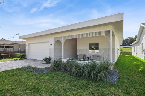 Casa en Lady Lake, Florida 4 dormitorios, 185.62 m2 № 2119514