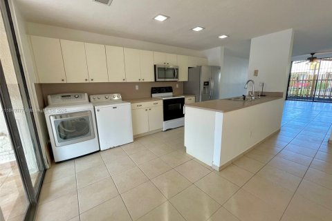 Adosado en venta en Miami, Florida, 3 dormitorios, 162.95 m2 № 1980433 - foto 8