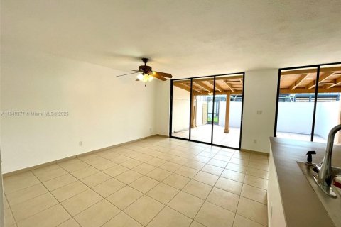 Adosado en venta en Miami, Florida, 3 dormitorios, 162.95 m2 № 1980433 - foto 7