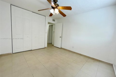 Adosado en venta en Miami, Florida, 3 dormitorios, 162.95 m2 № 1980433 - foto 19