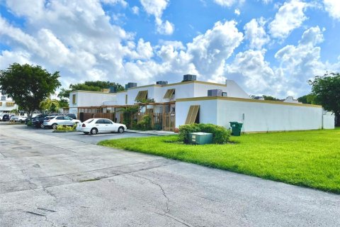Adosado en venta en Miami, Florida, 3 dormitorios, 162.95 m2 № 1980433 - foto 2