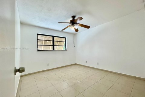 Adosado en venta en Miami, Florida, 3 dormitorios, 162.95 m2 № 1980433 - foto 18