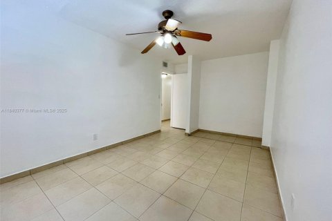 Adosado en venta en Miami, Florida, 3 dormitorios, 162.95 m2 № 1980433 - foto 20