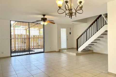 Adosado en venta en Miami, Florida, 3 dormitorios, 162.95 m2 № 1980433 - foto 24