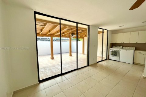 Adosado en venta en Miami, Florida, 3 dormitorios, 162.95 m2 № 1980433 - foto 22
