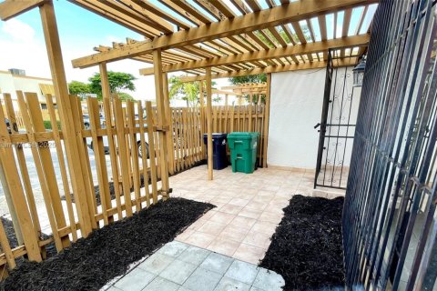 Adosado en venta en Miami, Florida, 3 dormitorios, 162.95 m2 № 1980433 - foto 4