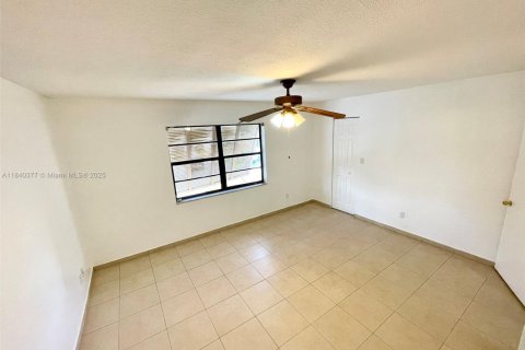 Adosado en venta en Miami, Florida, 3 dormitorios, 162.95 m2 № 1980433 - foto 27