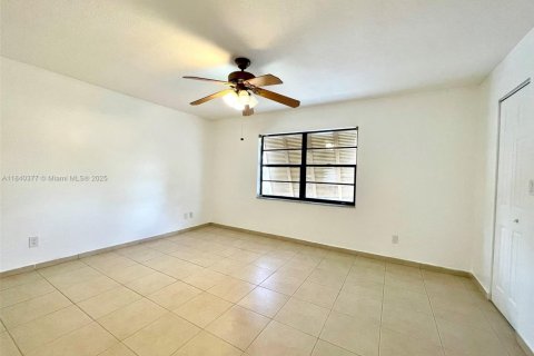 Adosado en venta en Miami, Florida, 3 dormitorios, 162.95 m2 № 1980433 - foto 14