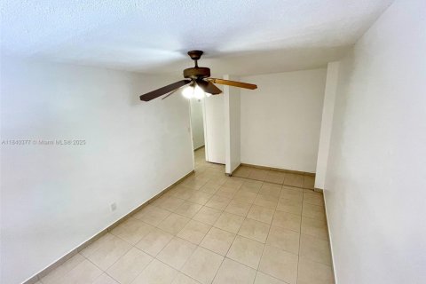 Adosado en venta en Miami, Florida, 3 dormitorios, 162.95 m2 № 1980433 - foto 28