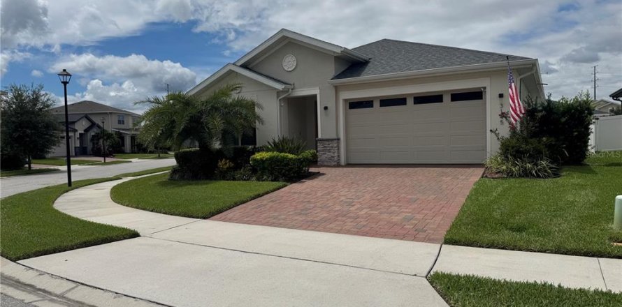 Casa en Saint Cloud, Florida 4 dormitorios, 176.61 m2 № 1919525