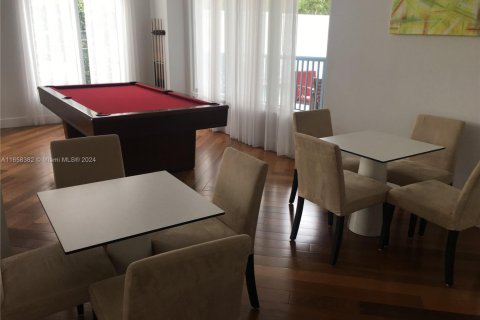 Condo in Miami, Florida, 1 bedroom  № 1702771 - photo 11