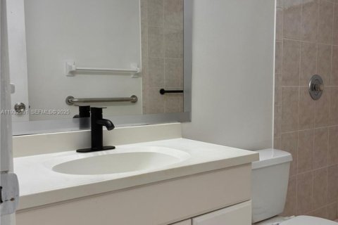 Снять в аренду кондоминиум в Маргит, Флорида 2 спальни, 92.9м2, № 1991046 - фото 18