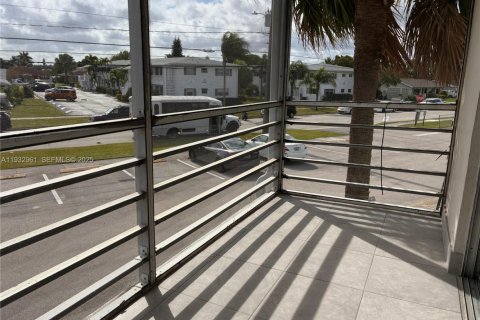 Снять в аренду кондоминиум в Маргит, Флорида 2 спальни, 92.9м2, № 1991046 - фото 17