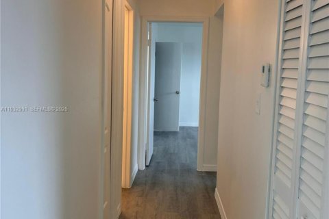 Снять в аренду кондоминиум в Маргит, Флорида 2 спальни, 92.9м2, № 1991046 - фото 7