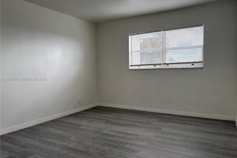 Снять в аренду кондоминиум в Маргит, Флорида 2 спальни, 92.9м2, № 1991046 - фото 8