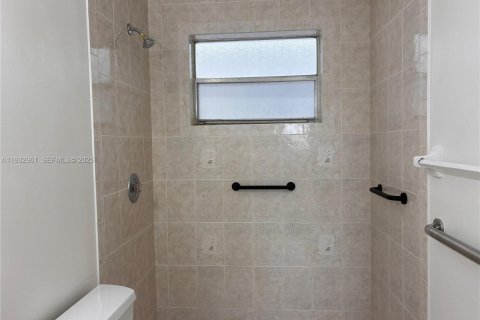 Снять в аренду кондоминиум в Маргит, Флорида 2 спальни, 92.9м2, № 1991046 - фото 15