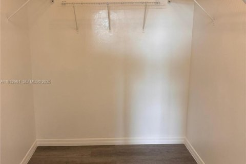 Снять в аренду кондоминиум в Маргит, Флорида 2 спальни, 92.9м2, № 1991046 - фото 12