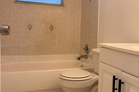 Снять в аренду кондоминиум в Маргит, Флорида 2 спальни, 92.9м2, № 1991046 - фото 16