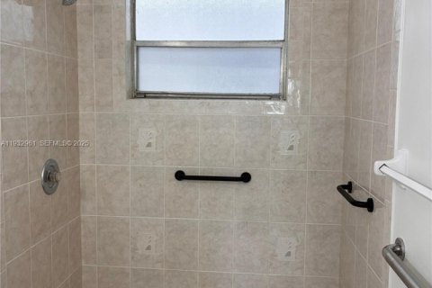 Снять в аренду кондоминиум в Маргит, Флорида 2 спальни, 92.9м2, № 1991046 - фото 14