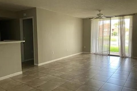Condo in Lake Worth, Florida, 3 bedrooms  № 2269291 - photo 2