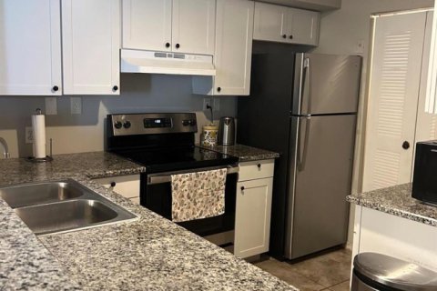 Condo in Lake Worth, Florida, 3 bedrooms  № 2269291 - photo 4