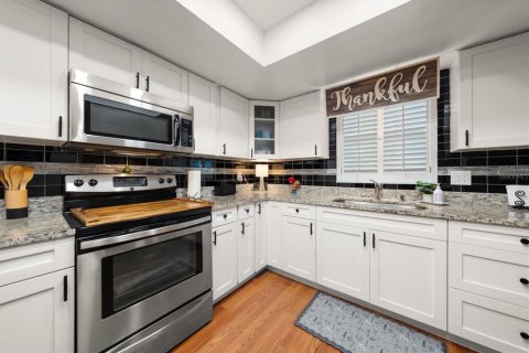 House in Clearwater, Florida 2 bedrooms, 141.86 sq.m. № 2227264 - photo 5