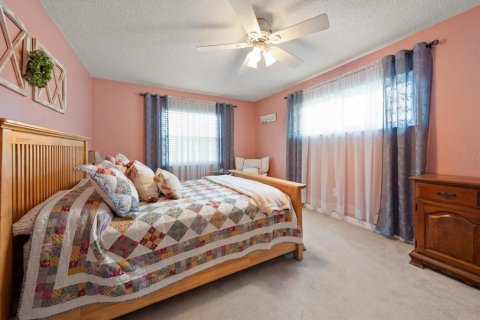 House in Clearwater, Florida 2 bedrooms, 141.86 sq.m. № 2227264 - photo 18