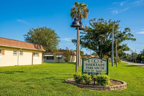 House in Clearwater, Florida 2 bedrooms, 141.86 sq.m. № 2227264 - photo 3