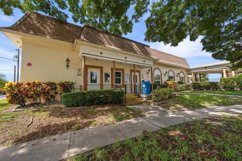House in Clearwater, Florida 2 bedrooms, 141.86 sq.m. № 2227264 - photo 28