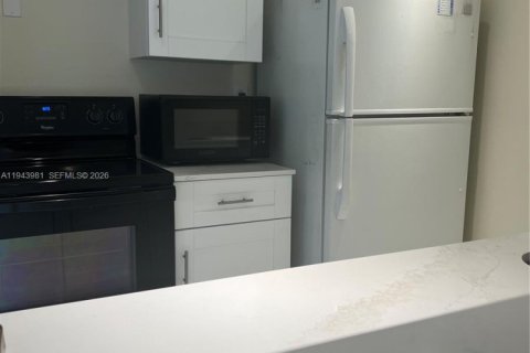 Condo in Miami, Florida, 2 bedrooms  № 2000842 - photo 6